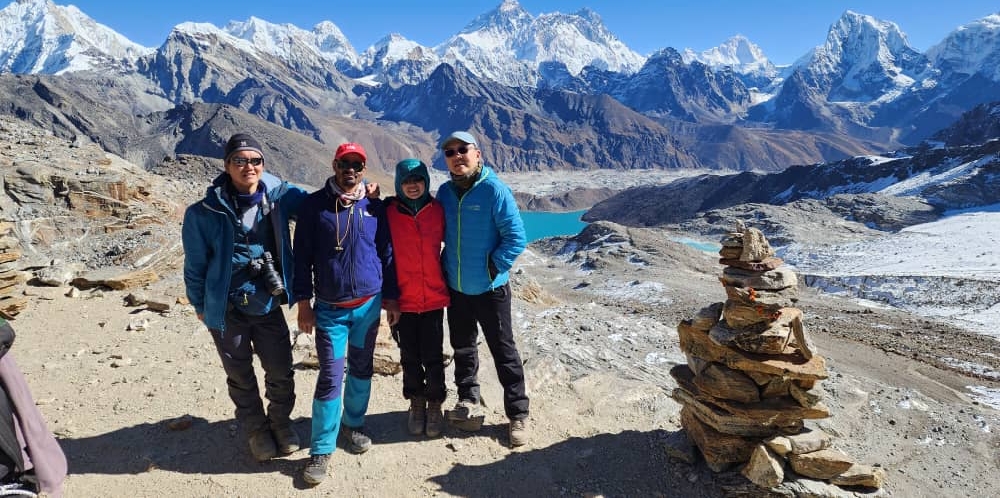 Everest Three High Pass Trek From Salleri