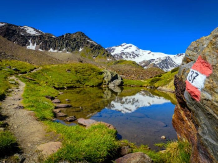 Mera peak Summit (6470m) with Ama Lapcha Pass (5839 m) Trek