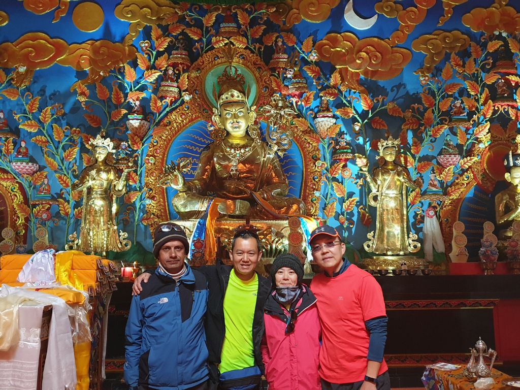 Manaslu Larke pass with Tsum Valley Trek